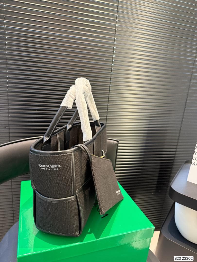 BOTTEGA VENETA ブラック かごバッグ BOTTEGA VENETA ブラック かごバッグ