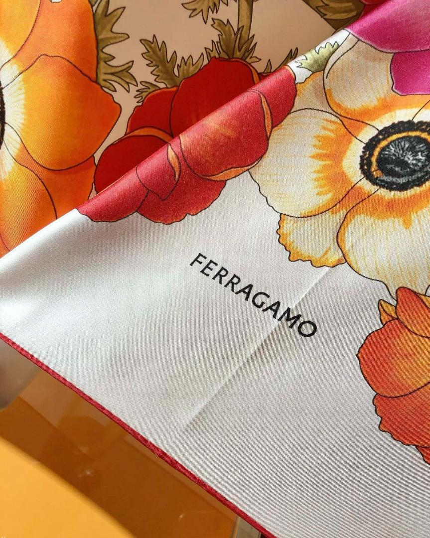 Ferragamo Anemone シルクスカーフ | ピンク | FARFETCH JP