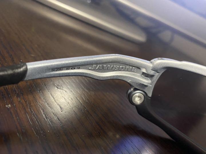 オークリーのランニングでも自転車でも使えるサングラスです 交換レンズもあります 54Duq-m95117784669 通販最安値