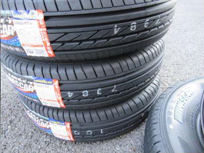 200系ハイエース用ホワイトレターナスカー+デイトナブラック 195/80R15