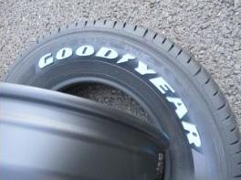 200系ハイエース用ホワイトレターナスカー+デイトナブラック 195/80R15