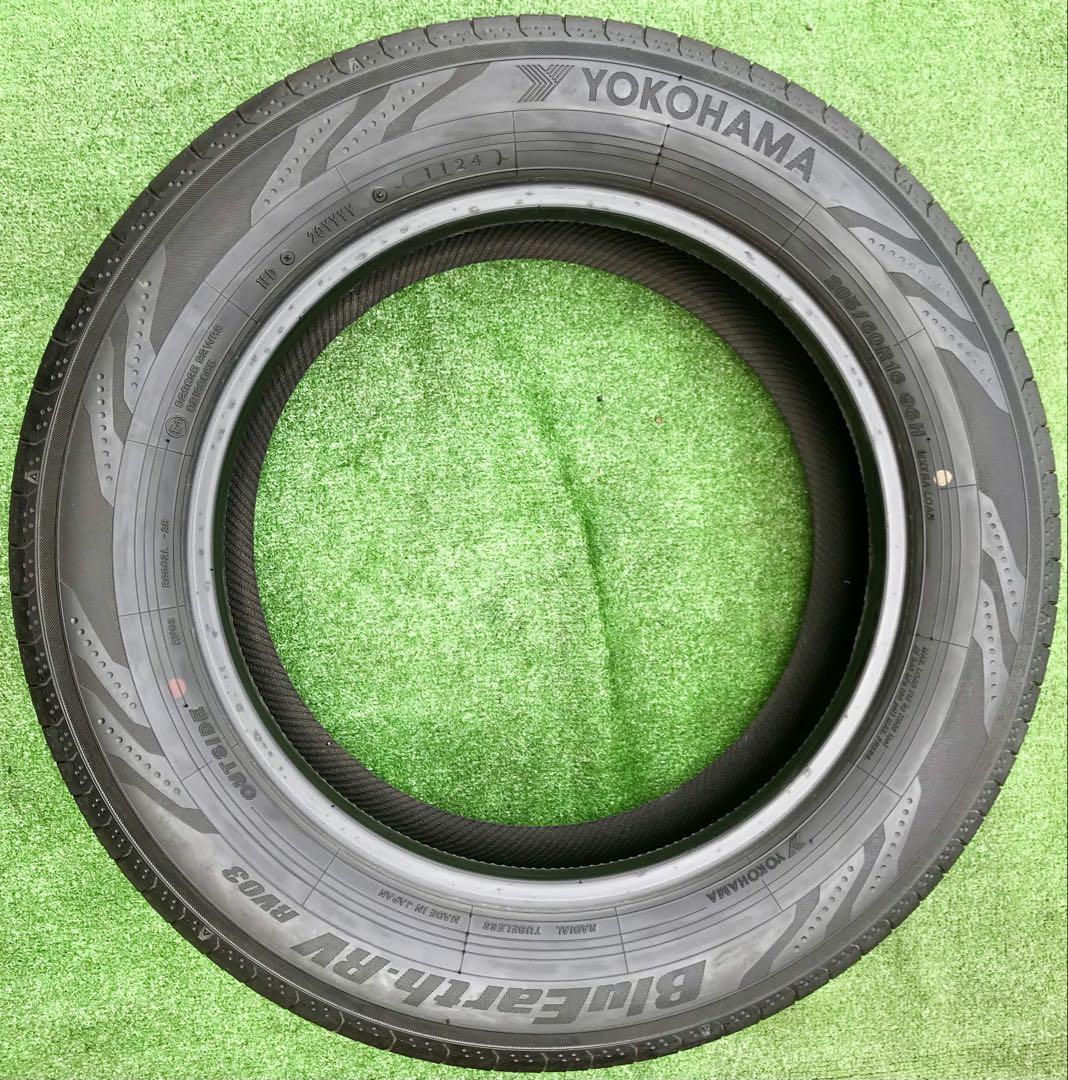 205/60 R16、YOKOHAMA BluEarth-RV 03、2024年