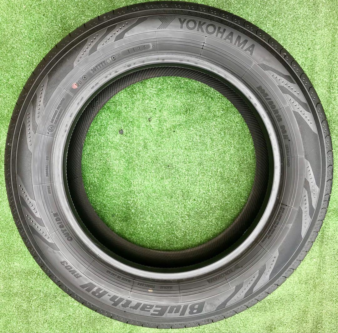 205/60 R16、YOKOHAMA BluEarth-RV 03、2024年