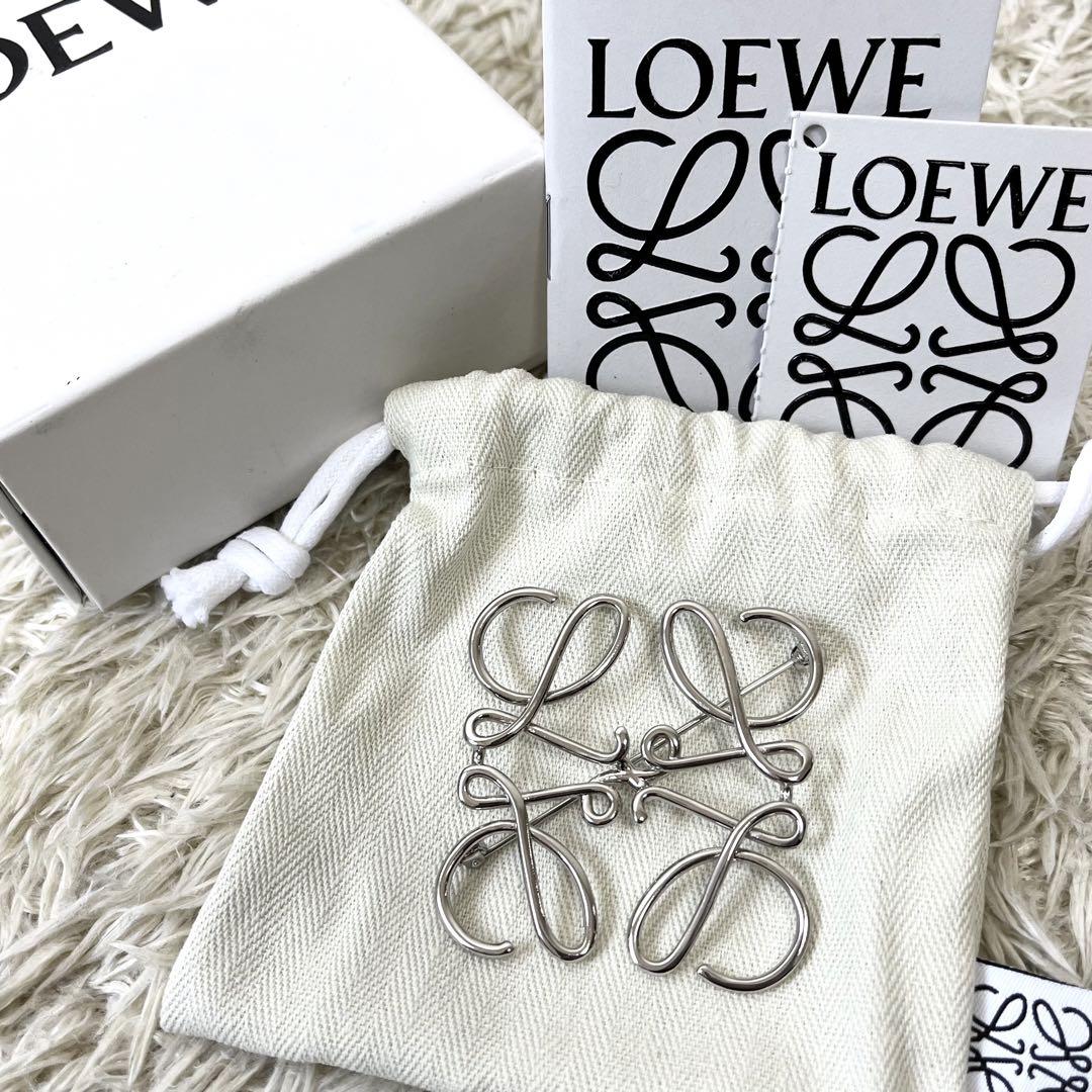 LOEWE　ロエベ　ブローチ　アナグラム　パラジウム　保存袋　箱付き　スペイン製