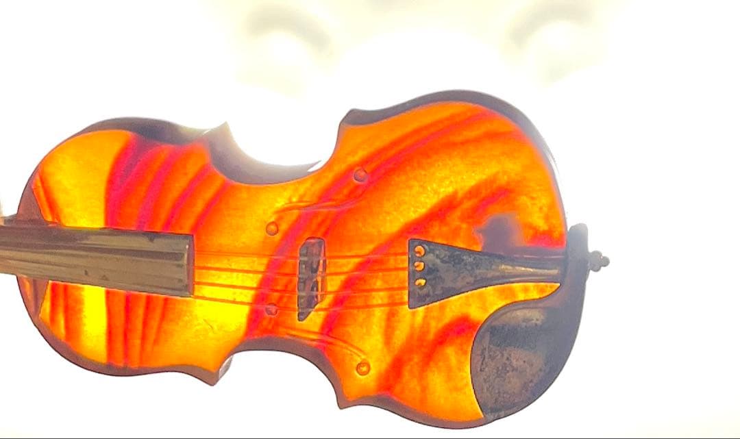 バイオリン型ブローチ　琥珀　シルバー925 ゴールド色　4弦付き