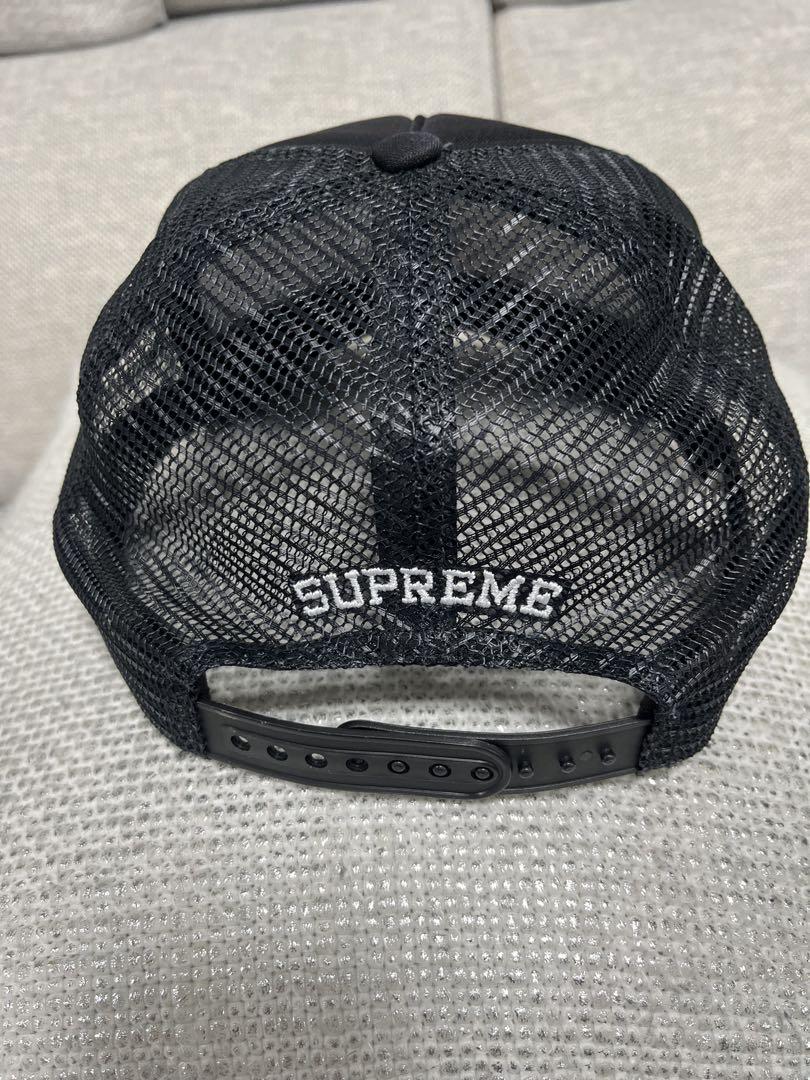 Supreme ブラックトラッカーキャップ