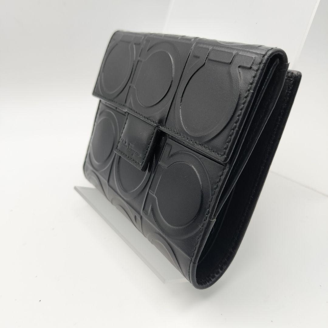 サルヴァトーレフェラガモ　折財布　財布　ウォレット　エンボス　ブラック