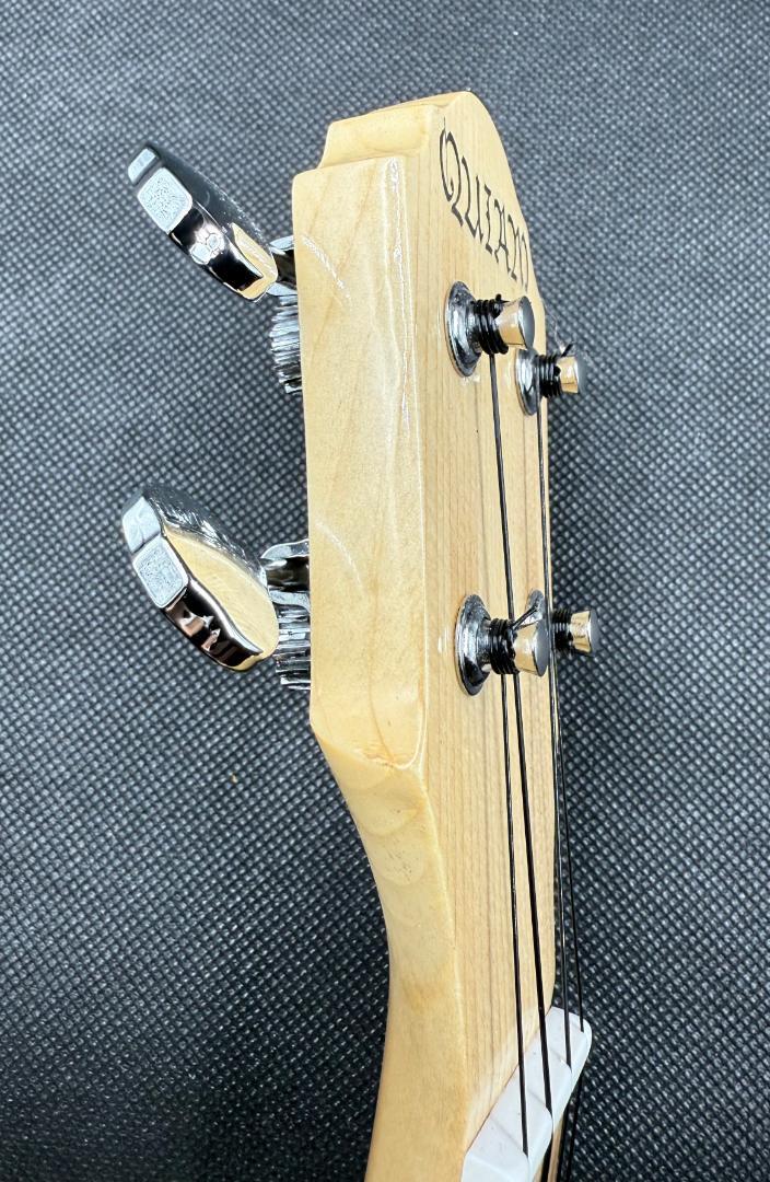 ウクレレ Quiam Ezos Pinecone Soprano 　『新品同様』
