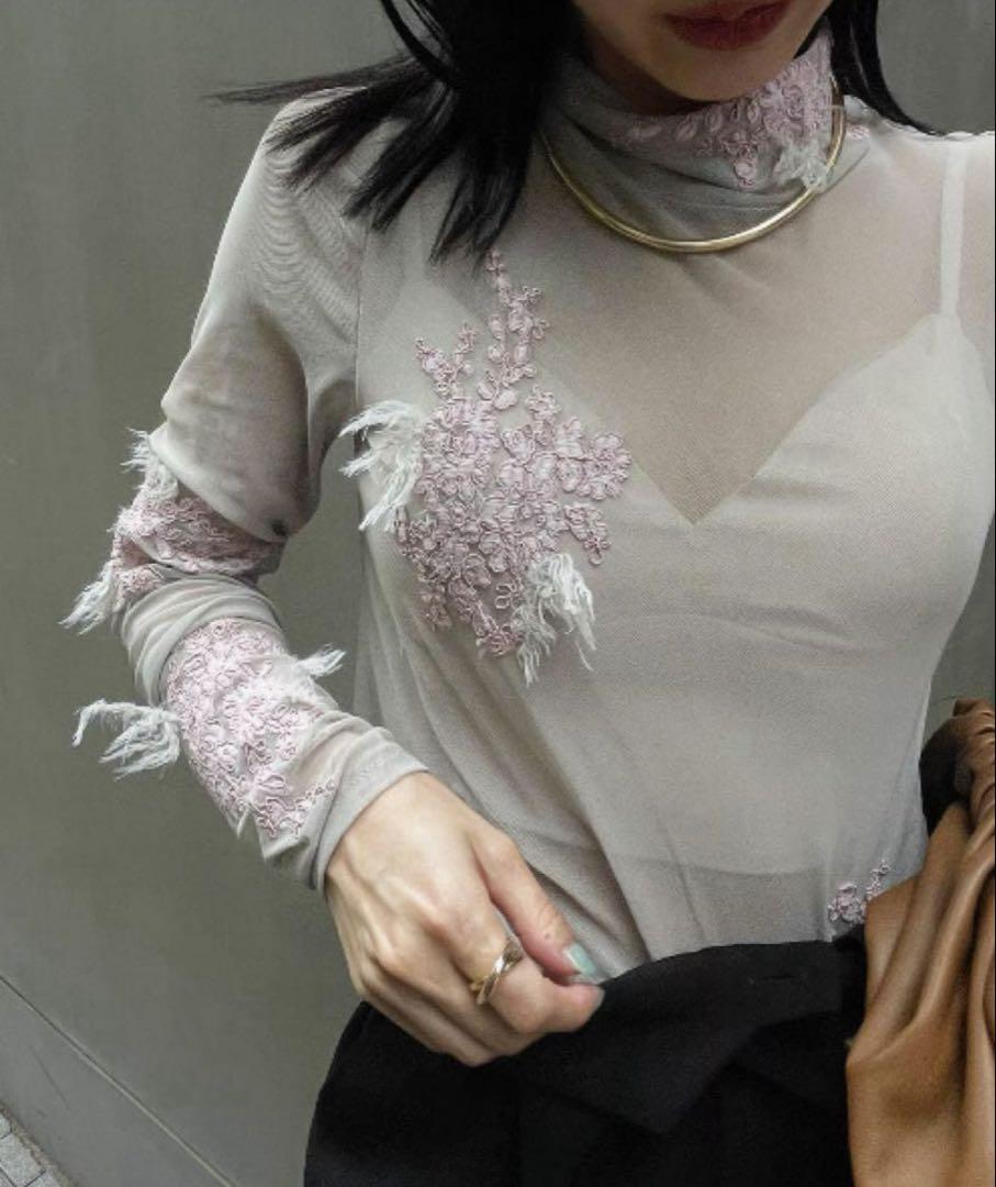 Ameri（アメリ）の「UND FUR EMBROIDERY SKIN TOP（Tシャツ