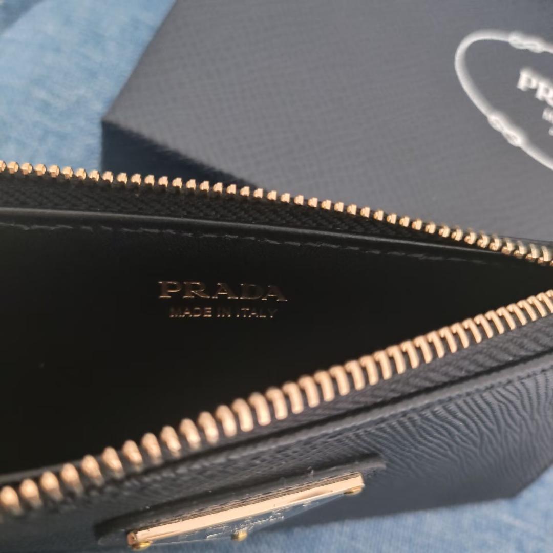 匿名配送！！プラダ ★ Prada 小銭入れカード入れ コインケース ブラック