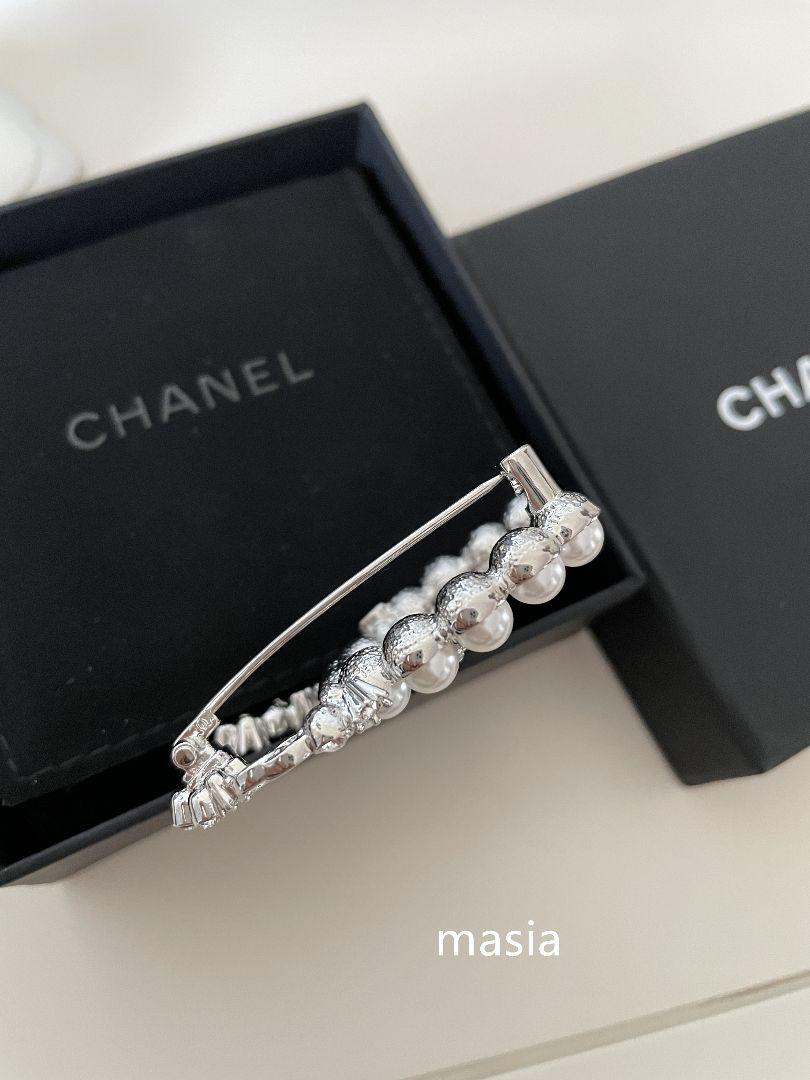 CHANEL パールとクリスタルのブローチ