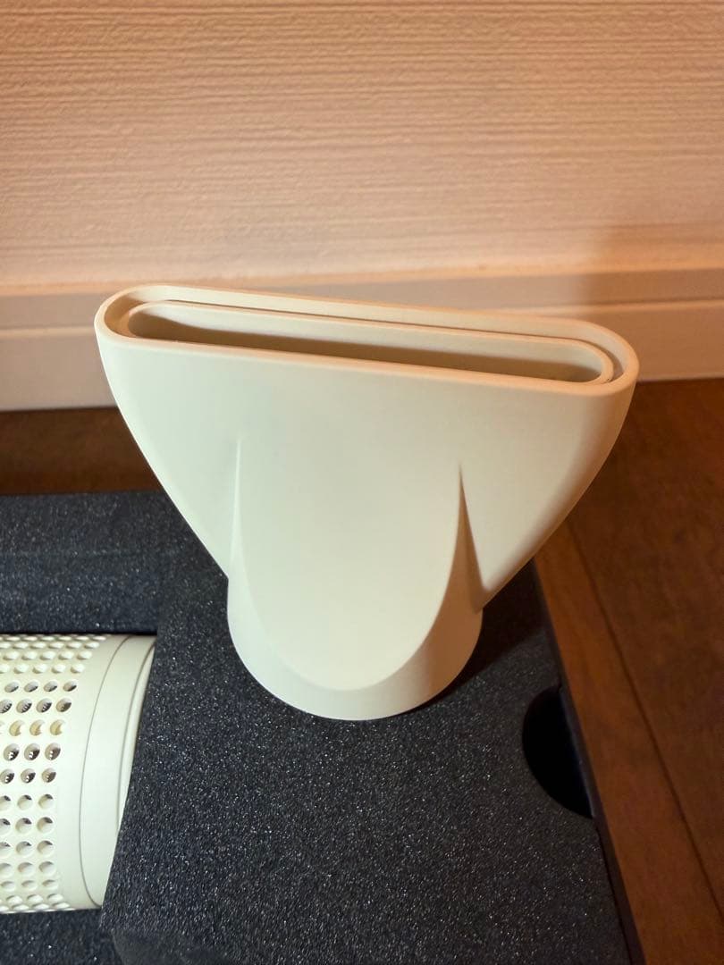 【訳あり品】絹女 KINUJO ヘアドライヤー KH001 動作は良好 【訳あり品】絹女 KINUJO ヘアドライヤー KH001 動作は良好