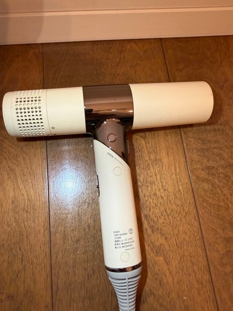 【訳あり品】絹女 KINUJO ヘアドライヤー KH001 動作は良好 【訳あり品】絹女 KINUJO ヘアドライヤー KH001 動作は良好
