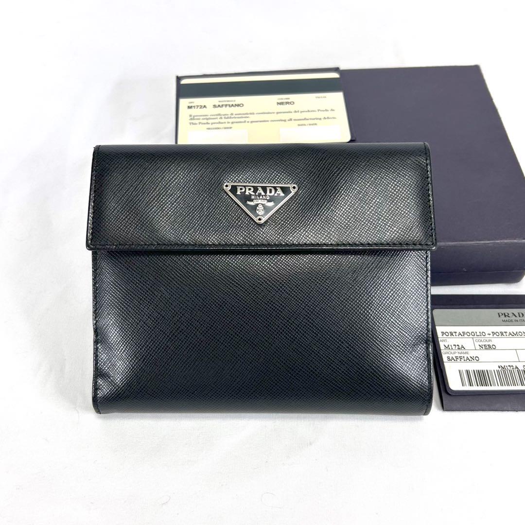 ⭐️未使用級⭐️　PRADA　サフィアーノトライアングル　二つ折り財布　ブラック プラダ prada 二つ折り財布 ブラック サフィアーノレザー