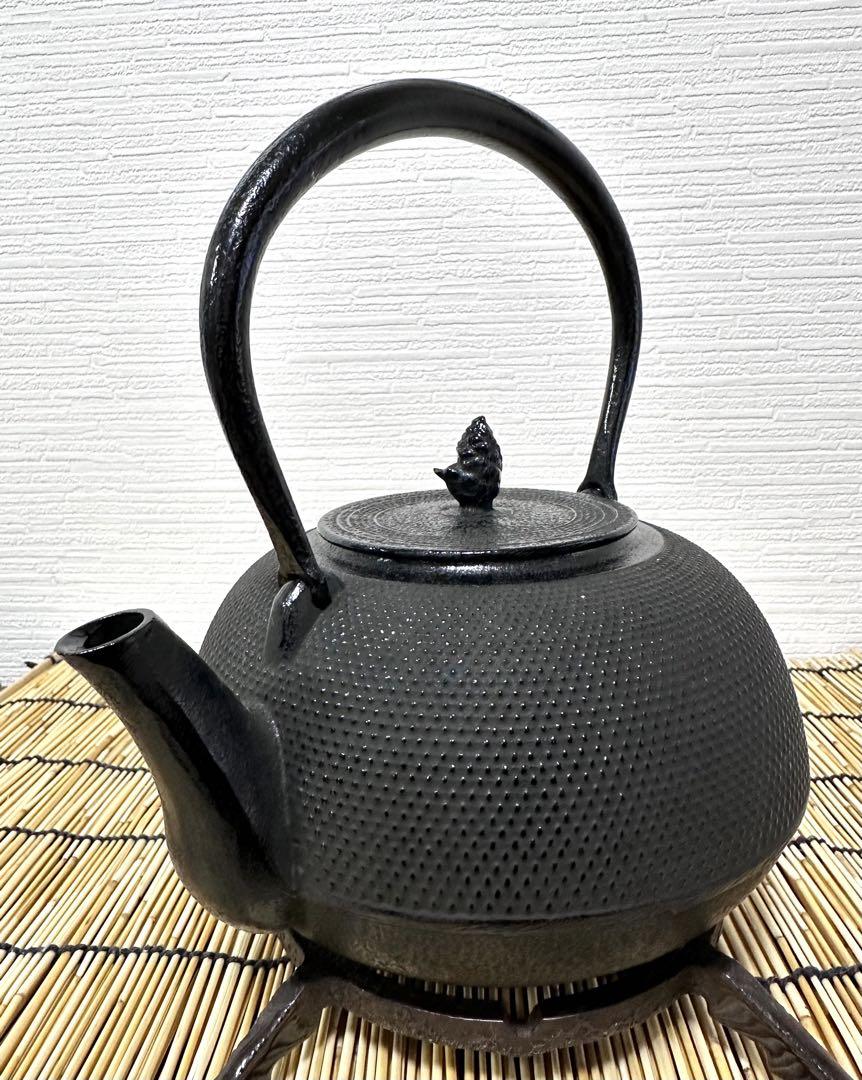 新品、未使用品　南部盛榮堂(OIGEN)造　１８型アラレ　南部鉄瓶　南部鉄器