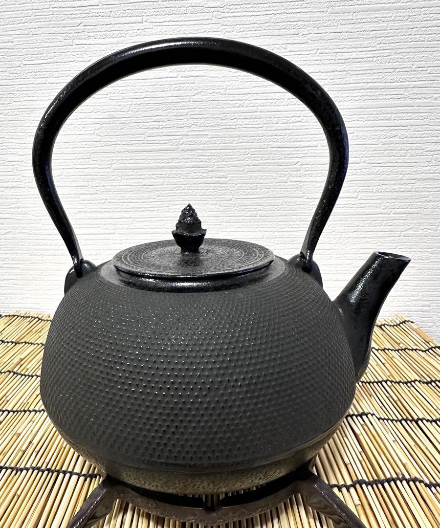 新品、未使用品　南部盛榮堂(OIGEN)造　１８型アラレ　南部鉄瓶　南部鉄器