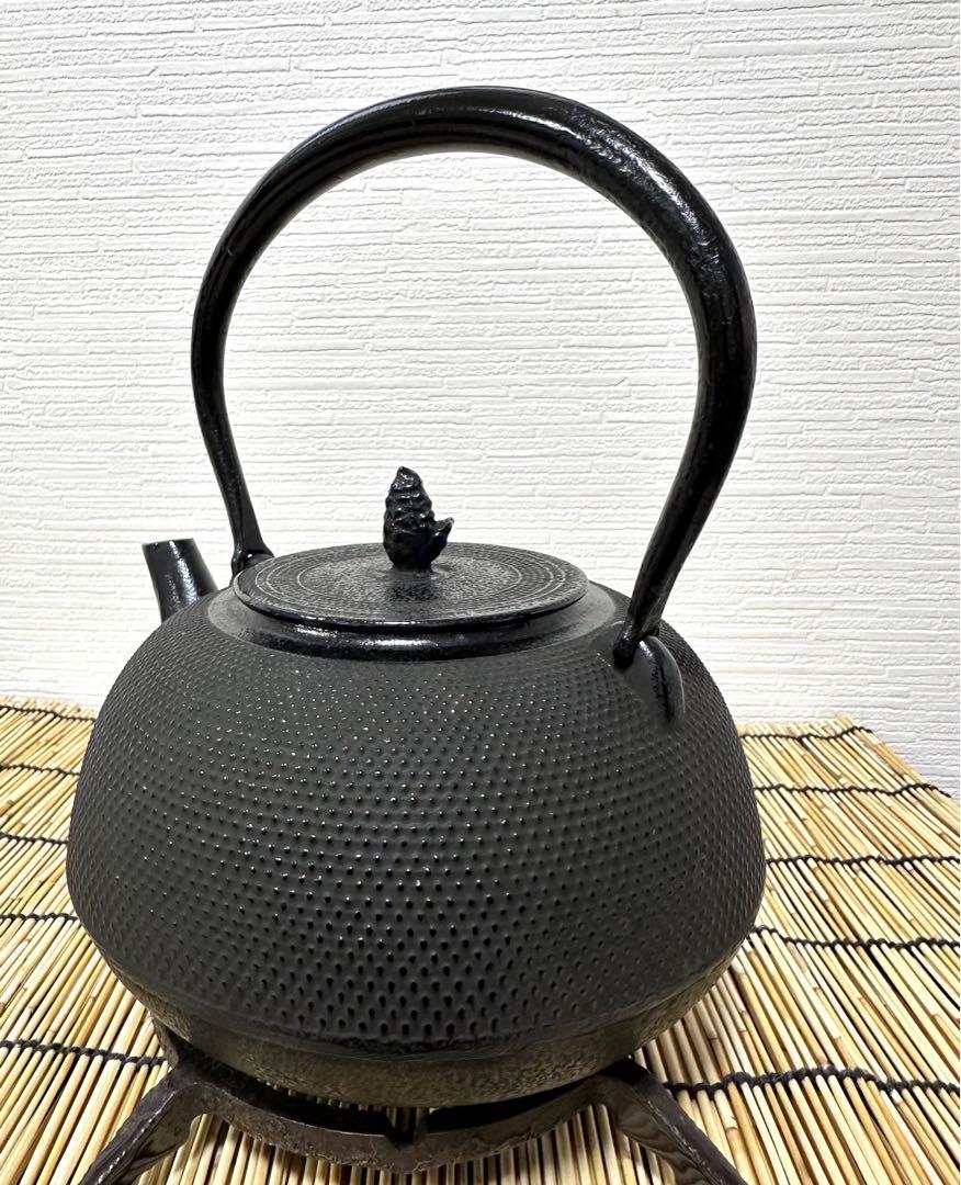 新品、未使用品　南部盛榮堂(OIGEN)造　１８型アラレ　南部鉄瓶　南部鉄器