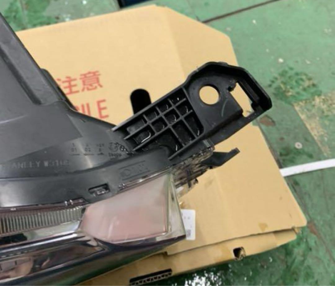 釣*吉様 ホンダ Nボックス NBOX右ヘッドライト