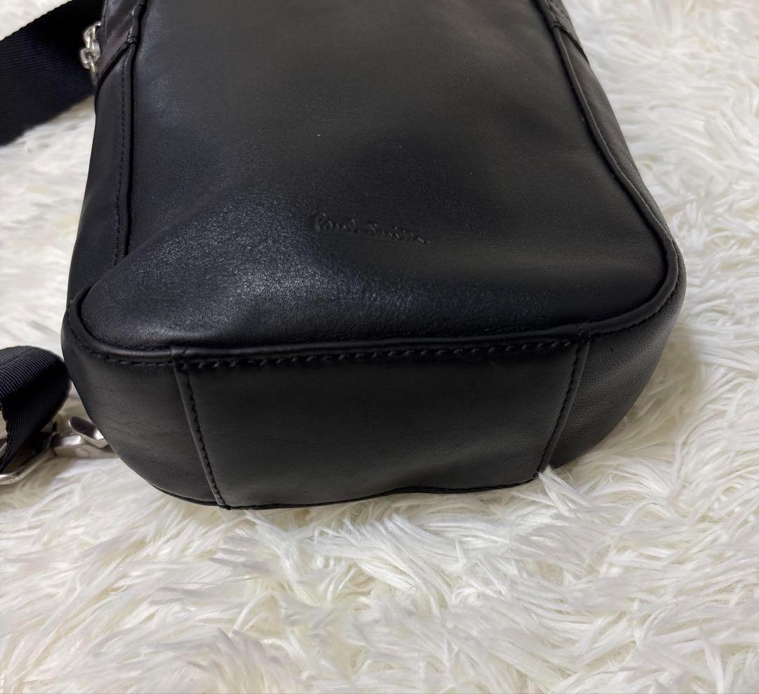 Paul Smith ボディバッグ　黒　ラウンドジップ　本革　マルチストライプ