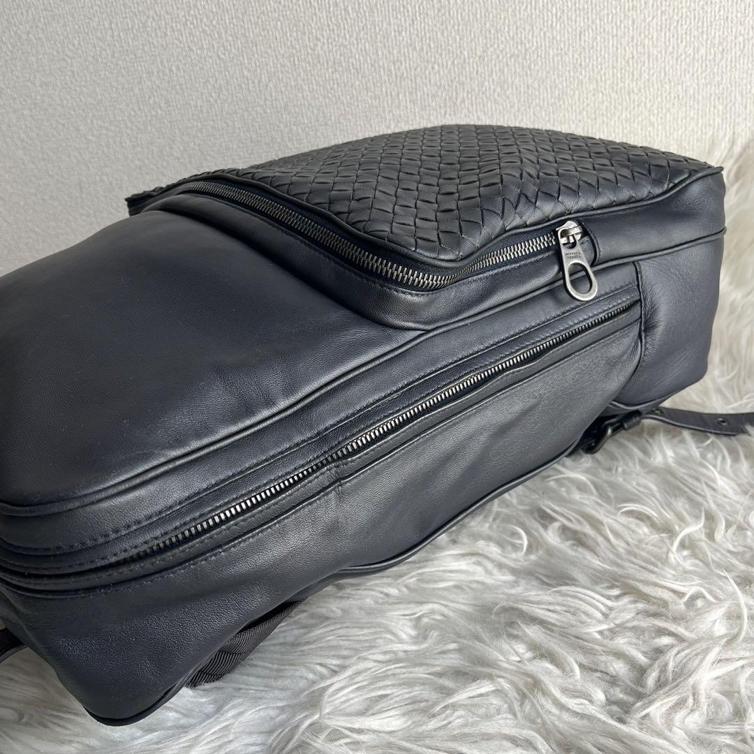 BOTTGAVENETA イントレチャート メンズ リュック ネイビー レザー