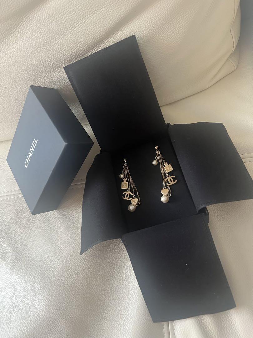 CHANEL チェーン付きパールピアス　箱付き