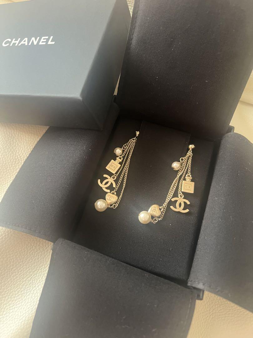 CHANEL チェーン付きパールピアス　箱付き