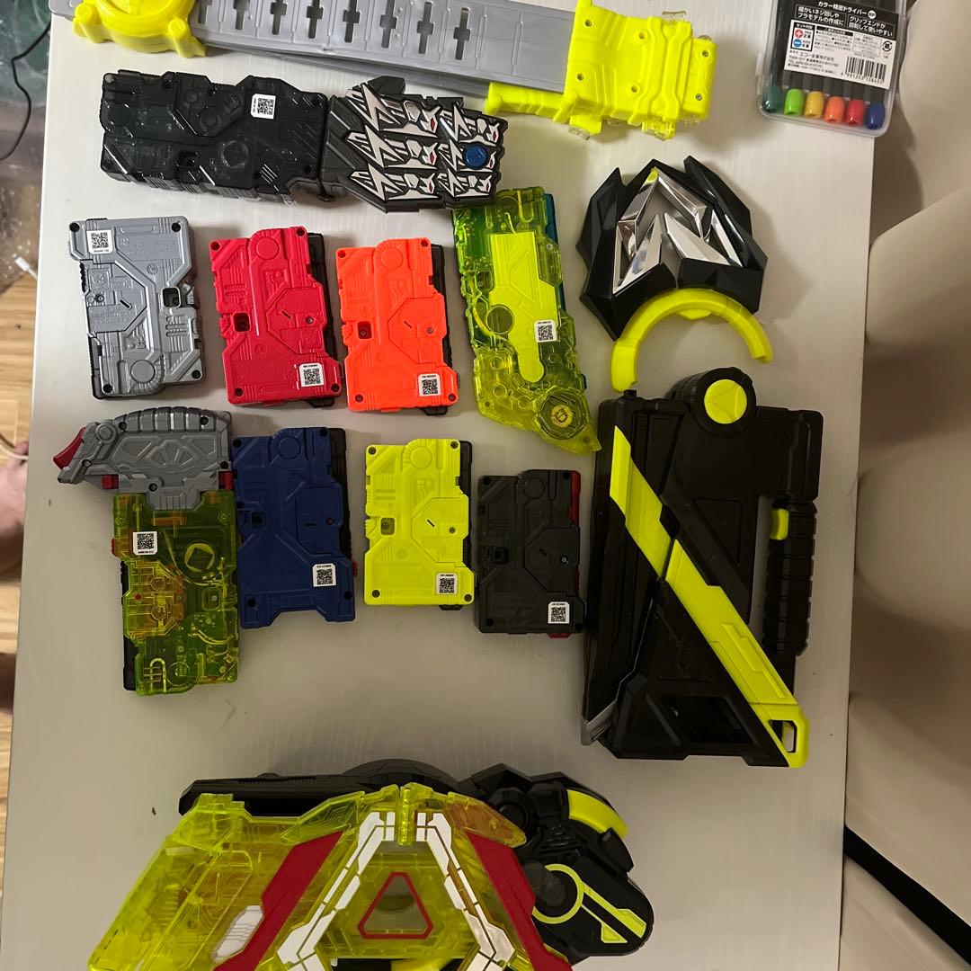 仮面ライダーゼロワンDXベルト 武器などのセット目立った傷や汚れなし YUZUMIYA_COM