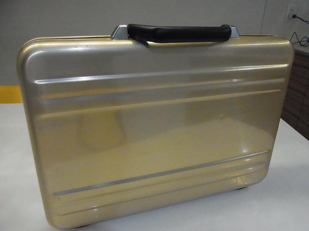 ゼロハリバートン　シャンパンゴールド　ZEROHALLIBURTON　アタッシュ