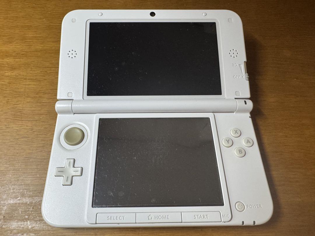 ホワイト New 3DS LL 本体　美品　充電器付き