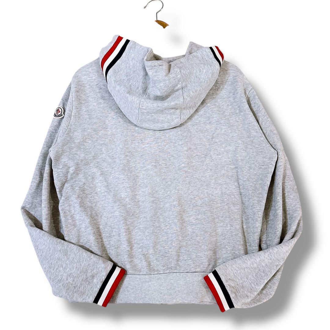 美品 MONCLER モンクレール セットアップ M 灰色 美品 MONCLER モンクレール セットアップ M 灰色