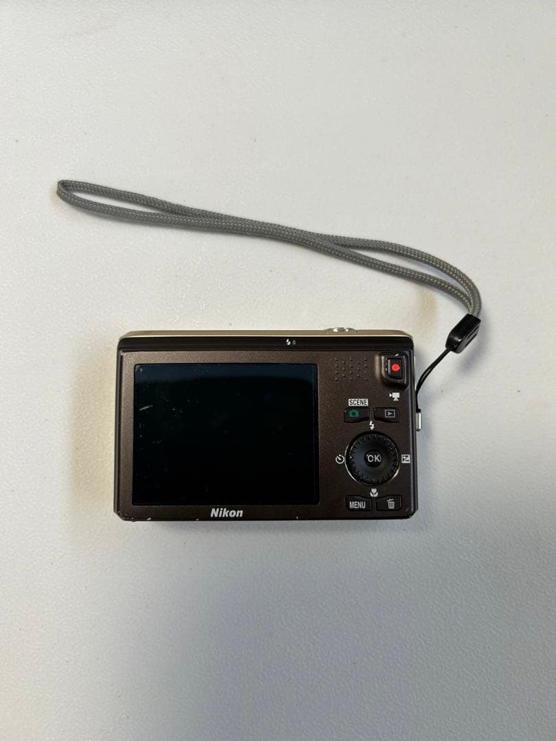 Nikon COOLPIX s6300 GOLD コンパクトデジタルカメラ Nikon COOLPIX s6300 GOLD コンパクトデジタルカメラ