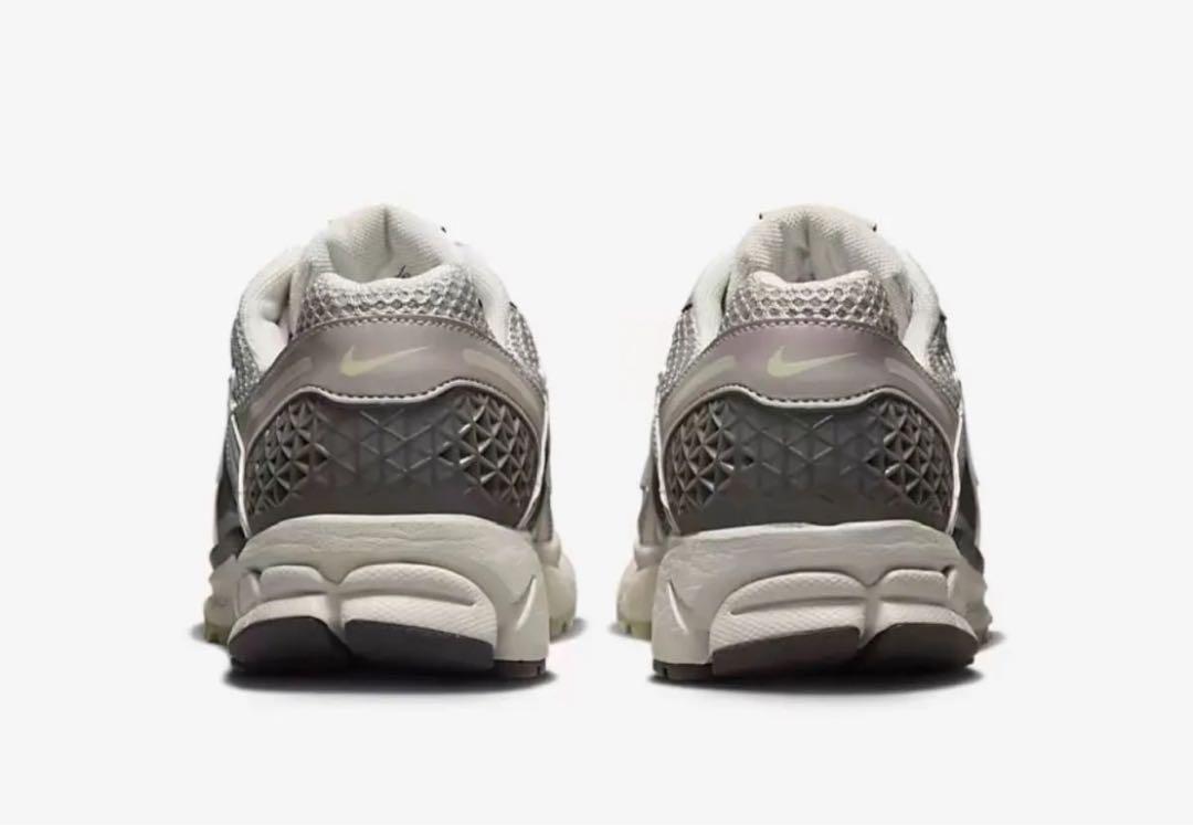 23cm【新品】①点限定 超人気 NIKE ZOOM VOMERO 5 - メルカリ