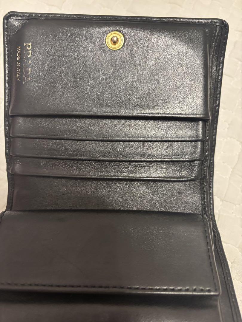 PRADA ブラック 二つ折り 財布 ゴールドスタッズ プラダ