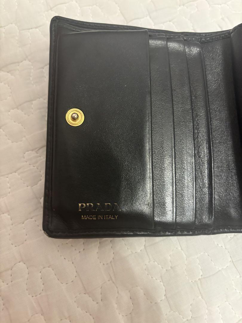 PRADA ブラック 二つ折り 財布 ゴールドスタッズ プラダ