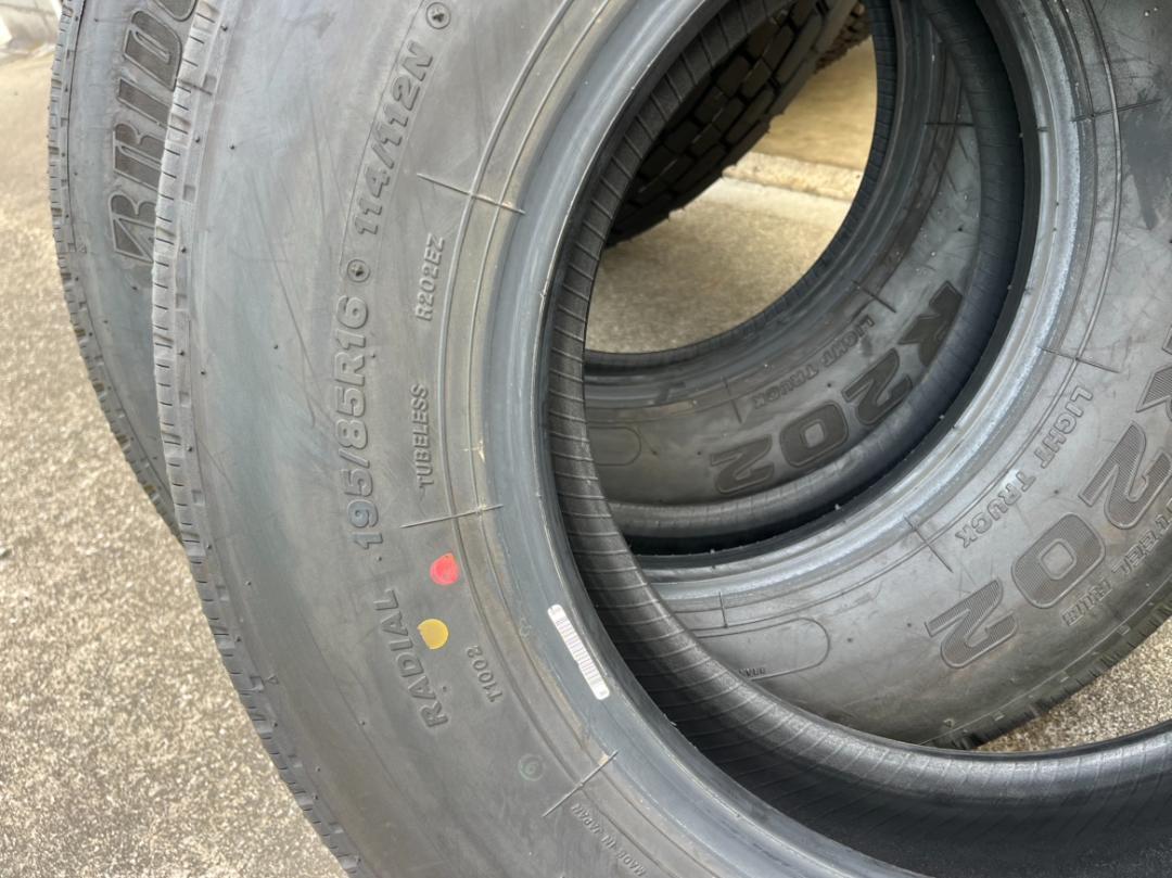 195/85R16 114/112 R202　ブリヂストン