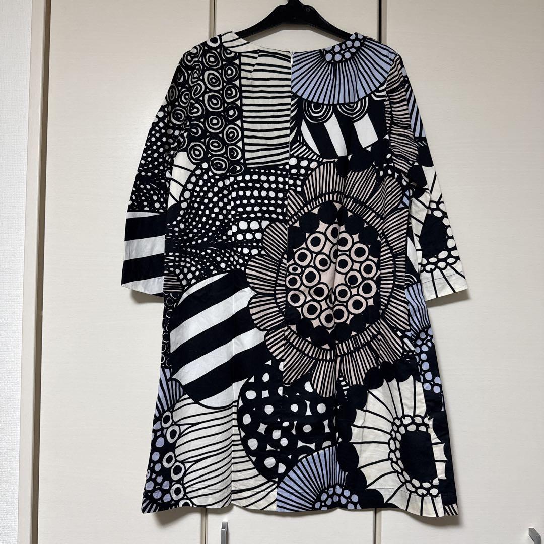 marimekko モノトーン花柄五分袖チュニック　サイズ38