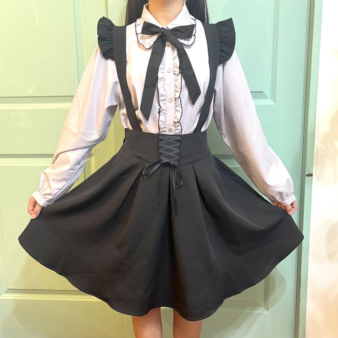 NOEMIE 原宿竹下通り店 フリルブラウスとサスペンダースカート