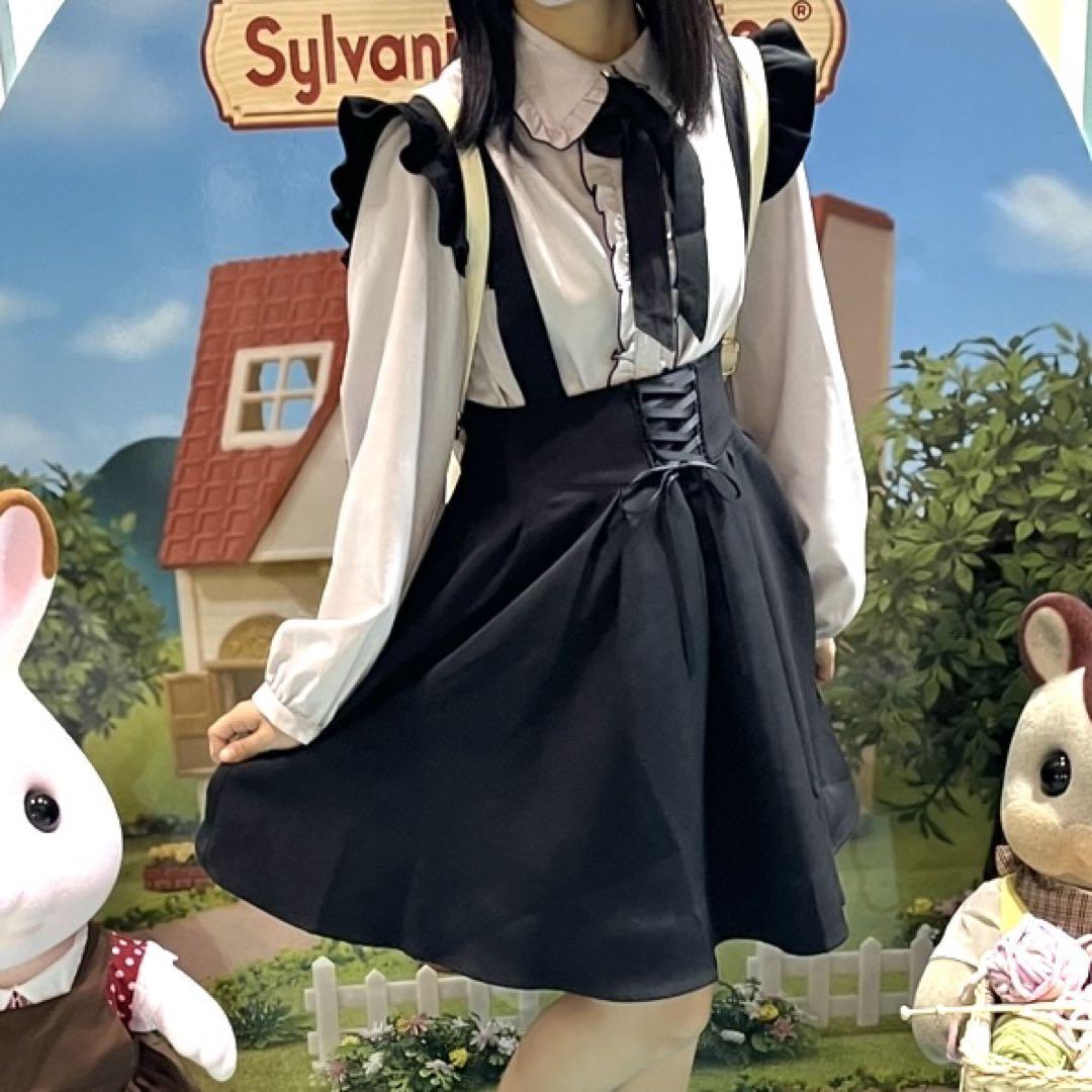 NOEMIE 原宿竹下通り店 フリルブラウスとサスペンダースカート