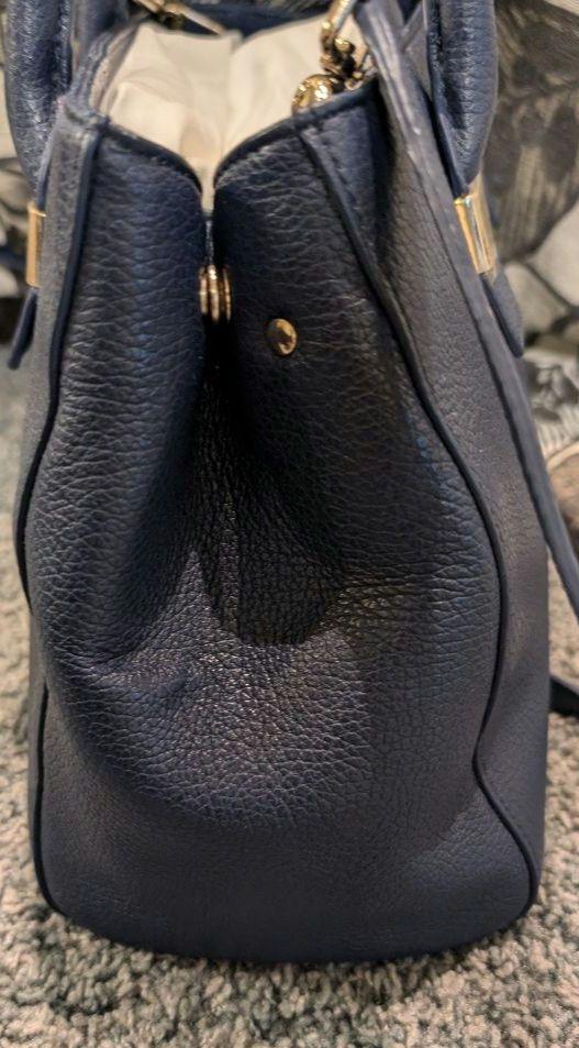 超人気の雑貨店 FURLA ネイビー レザー バッグ 保存袋付き バッグ