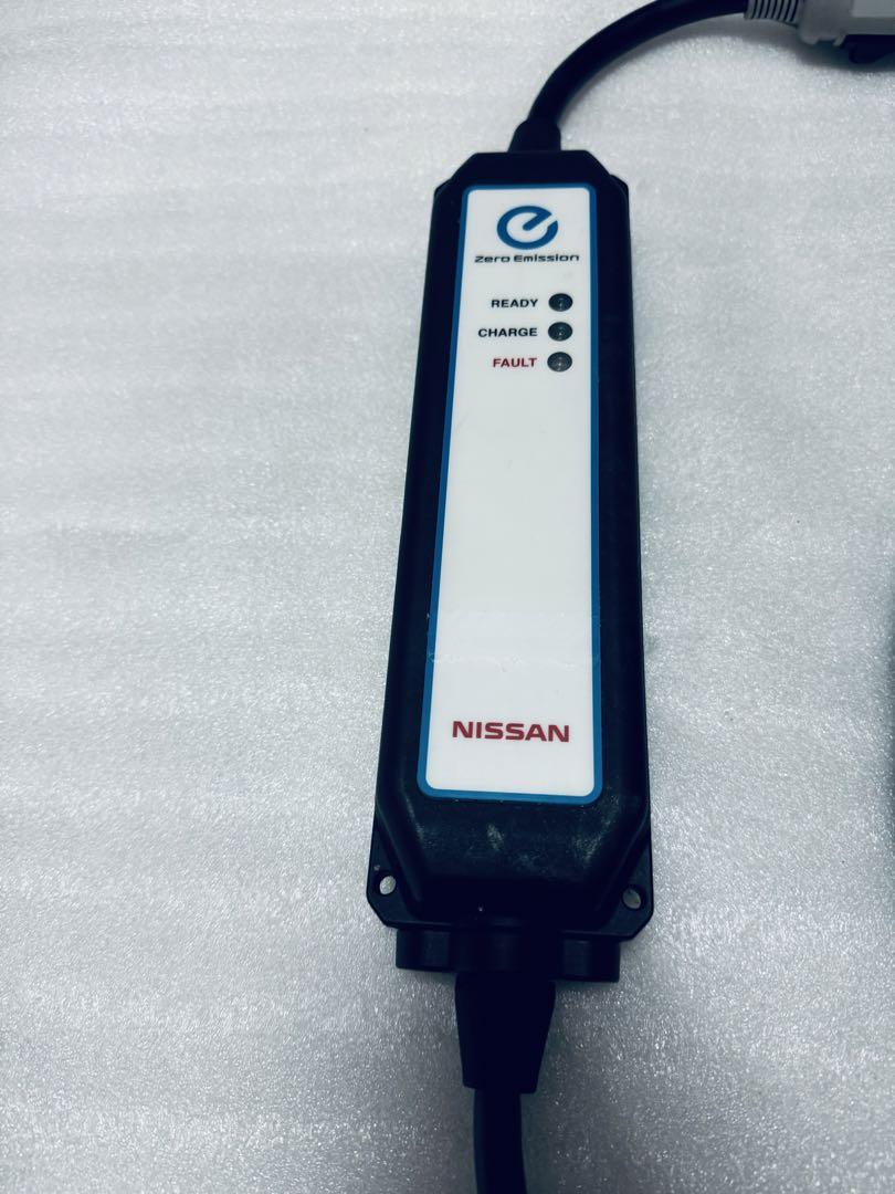 美品　日産リーフ充電ケーブル 3NK5E 244 日産リーフ充電ケーブル3NK5E