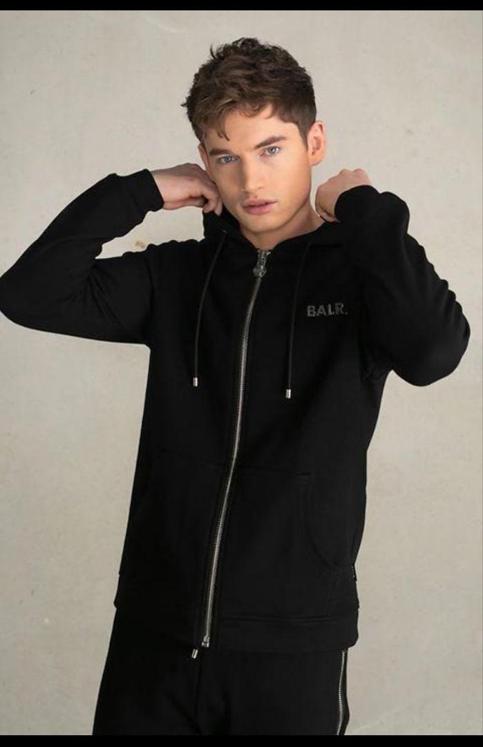 近年モデル BALR. ブラック フルジップパーカー セットアップ メタル ロゴ