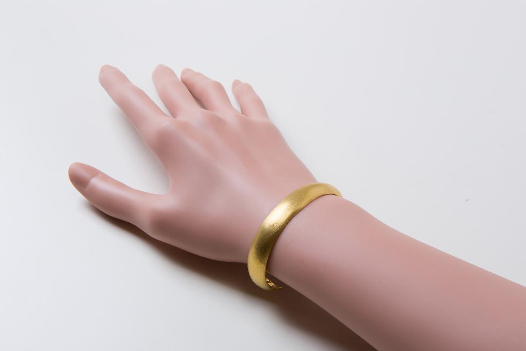 ★関税込み★【MISSOMA】Sculptural Molten カフブレスレット 新品 未使用」フランス製 カフブレスレット ゴールド スモール