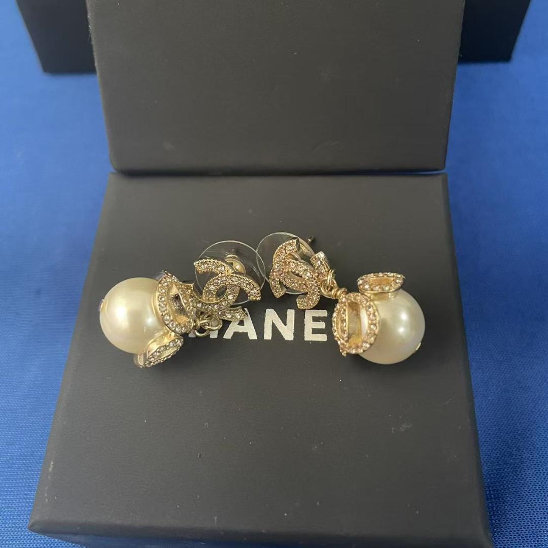 CHANEL パール付きピアス - メルカリ