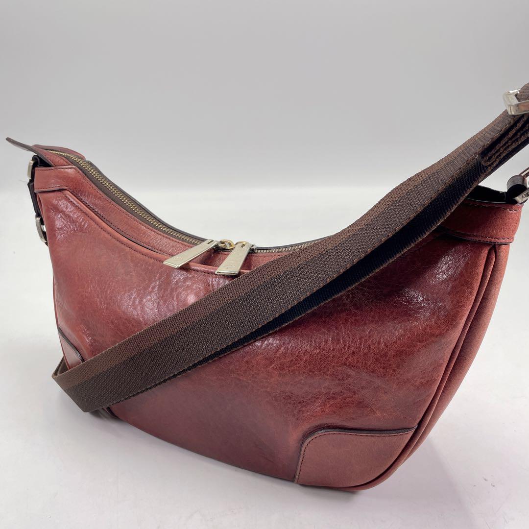 【美品】 aniary レザー ショルダーバッグ ハーフムーン 迷彩 斜めがけ 美品】 aniary レザー ショルダーバッグ ハーフムーン 迷彩 斜