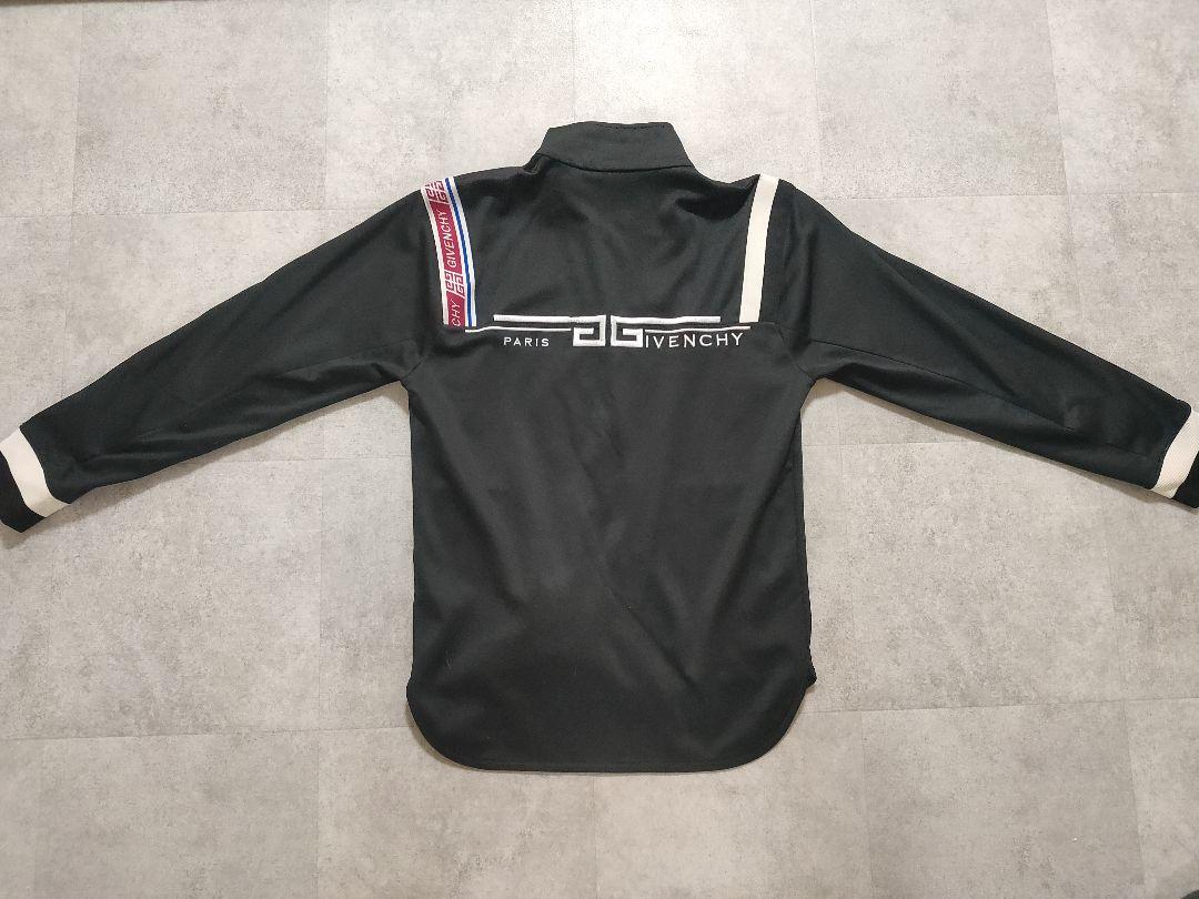 GIVENCHY