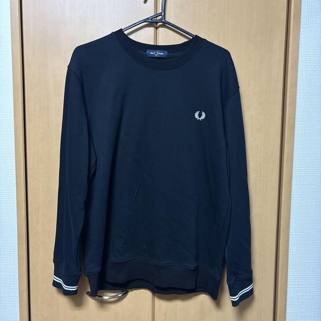 大人気】FRED PERRY ブラック トレーナー L - メルカリ
