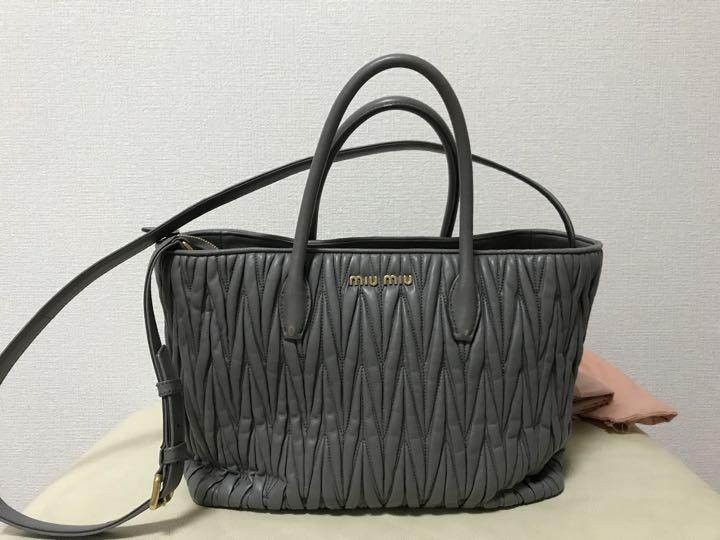 人気商品ランキング 休日大特価❗️近年モデル ミュウミュウマテラッセ バッグ 2way 5BG ハンドバッグ 人気商品ランキング 休日大特価❗️近年モデル ミュウミュウマテラッセ バッグ 2way 5BG ハンドバッグ