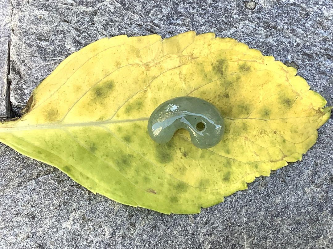 ✳極上逸品と言えるガラス質　糸魚川翡翠ジェダイト勾玉　⭕️貴重*希少品　鑑定鑑別付