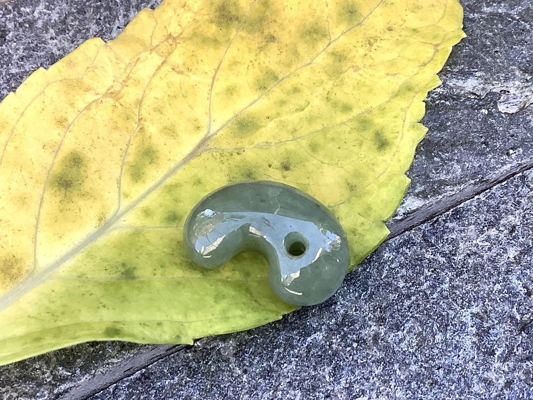 ✳極上逸品と言えるガラス質　糸魚川翡翠ジェダイト勾玉　⭕️貴重*希少品　鑑定鑑別付