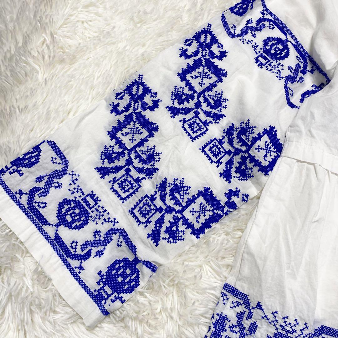 Sara mallika Embroidery Top ブラウス　刺繍　Vネック